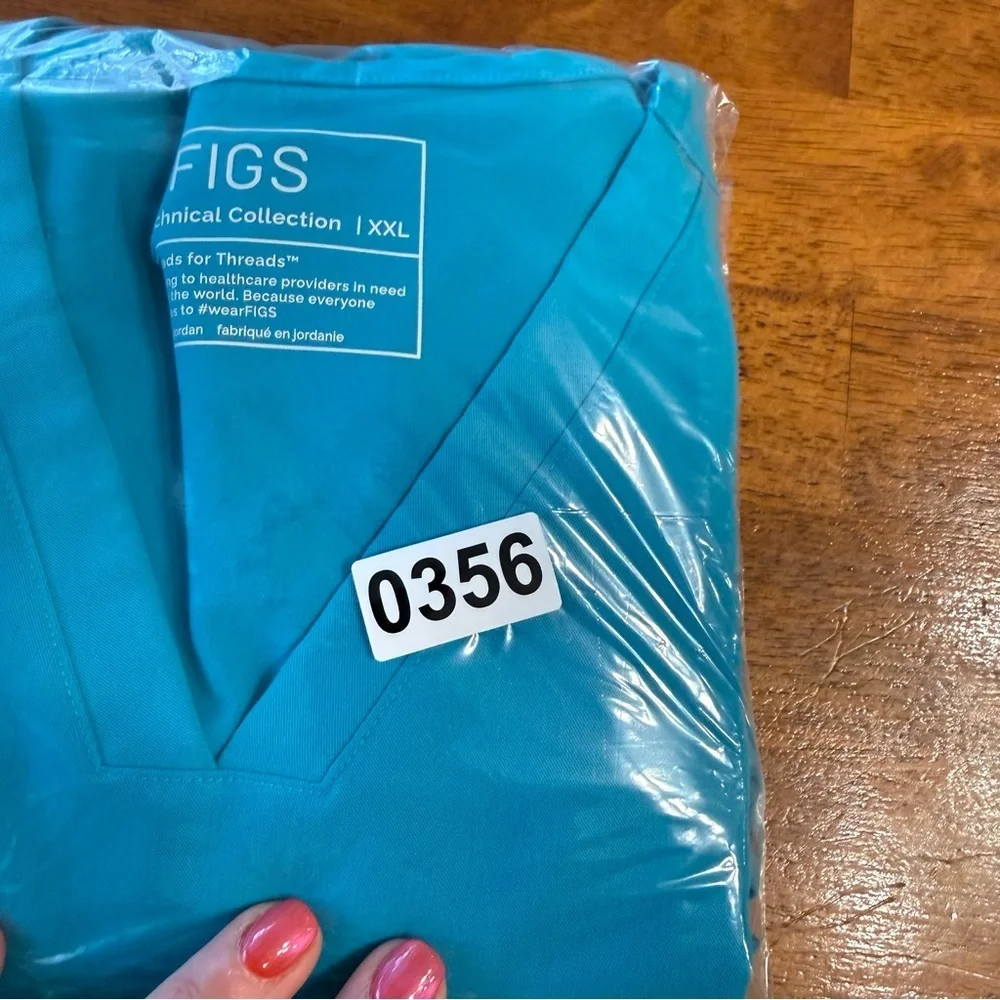 Figs Casma 3 pocket Teal blue V-Neck Scrub Top size xxl PO# 6224 - Picture 9 of 9